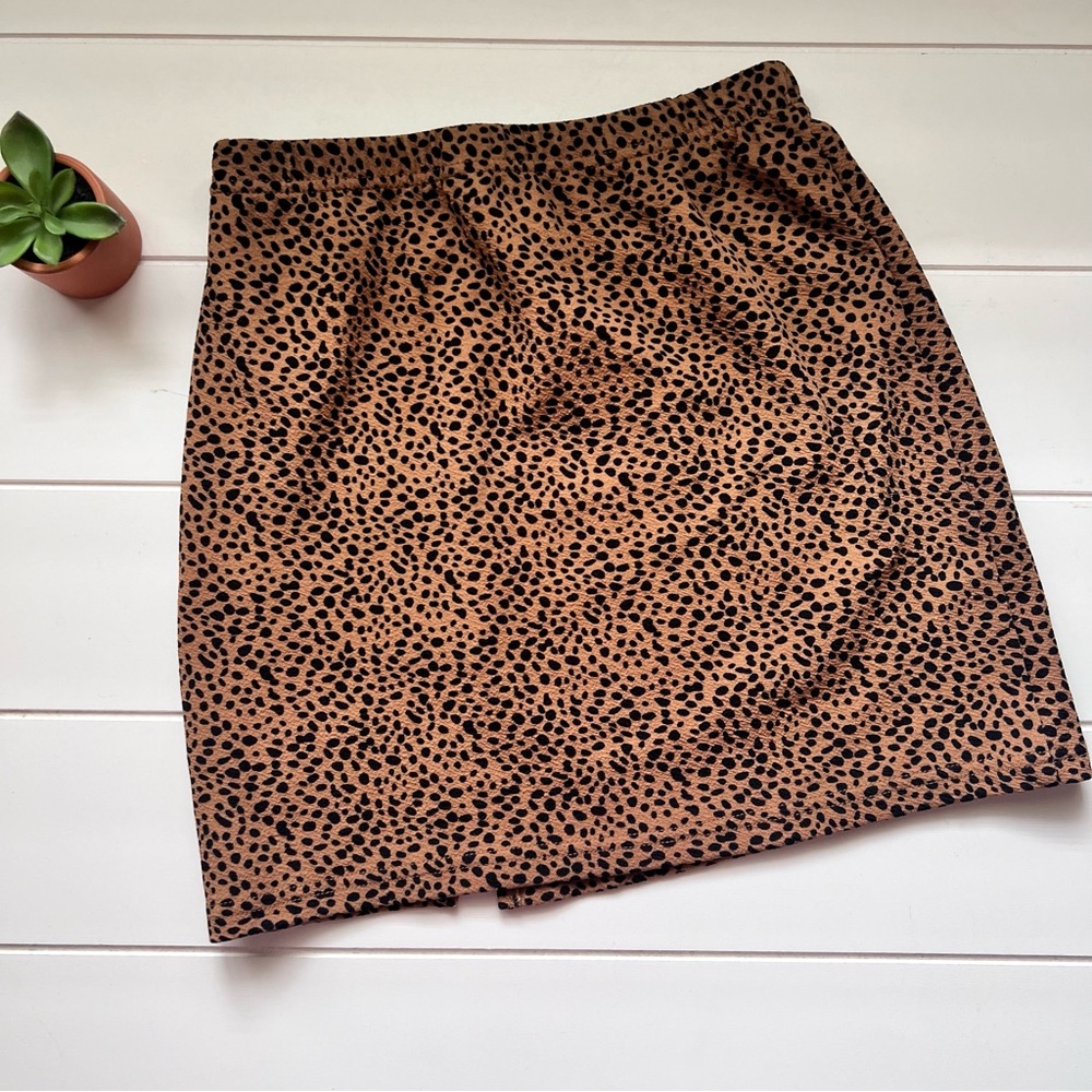 Mini skirt cheetah print